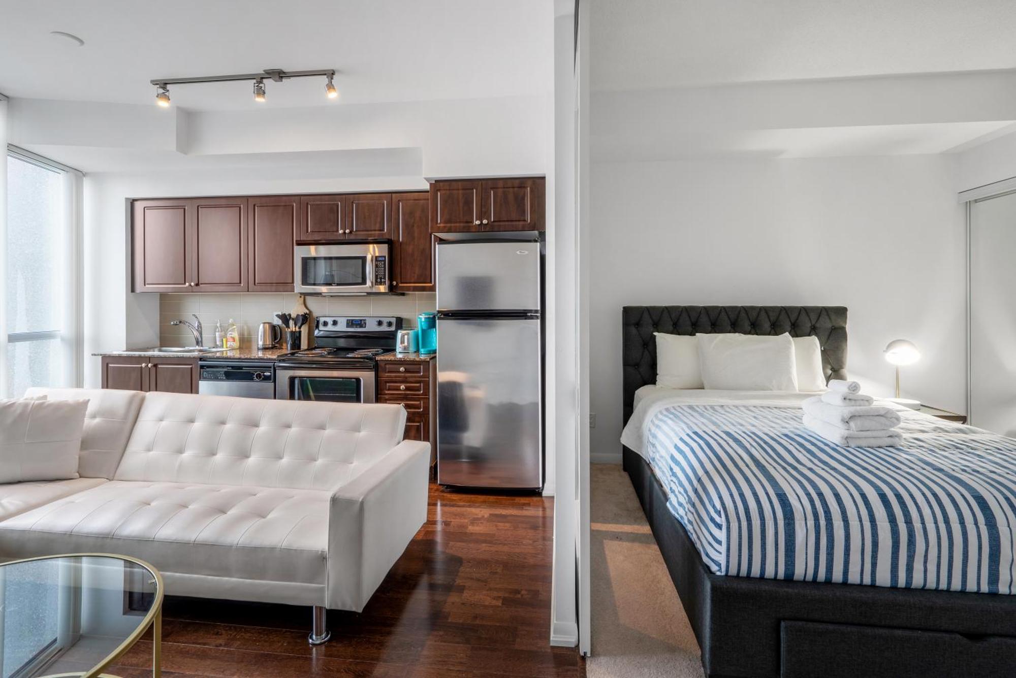 Downtown Toronto 1 Bdrm Condo With Parking And Views Exteriér fotografie