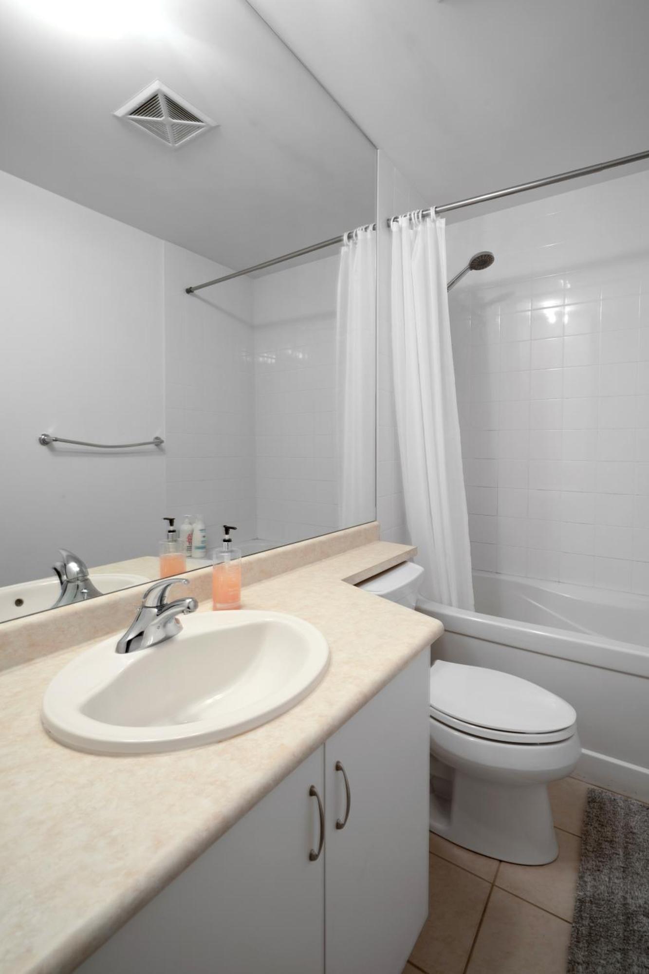 Downtown Toronto 1 Bdrm Condo With Parking And Views Exteriér fotografie
