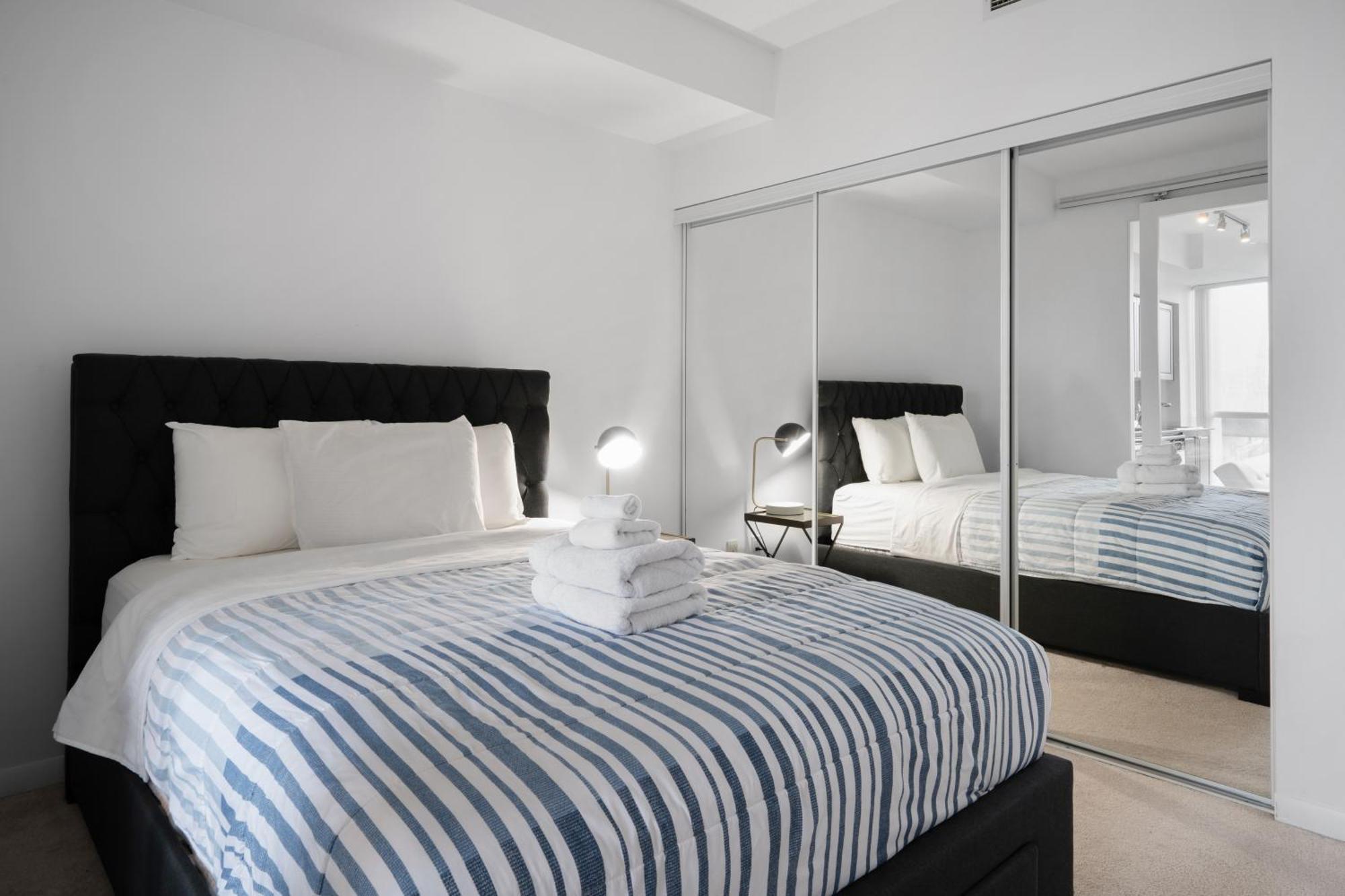 Downtown Toronto 1 Bdrm Condo With Parking And Views Exteriér fotografie