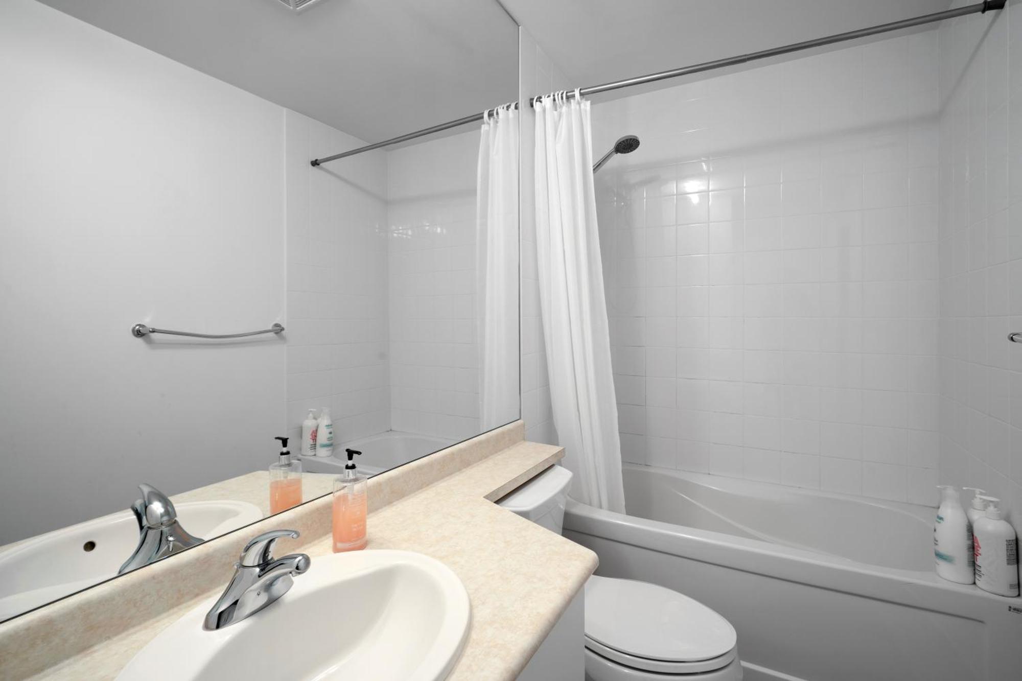 Downtown Toronto 1 Bdrm Condo With Parking And Views Exteriér fotografie