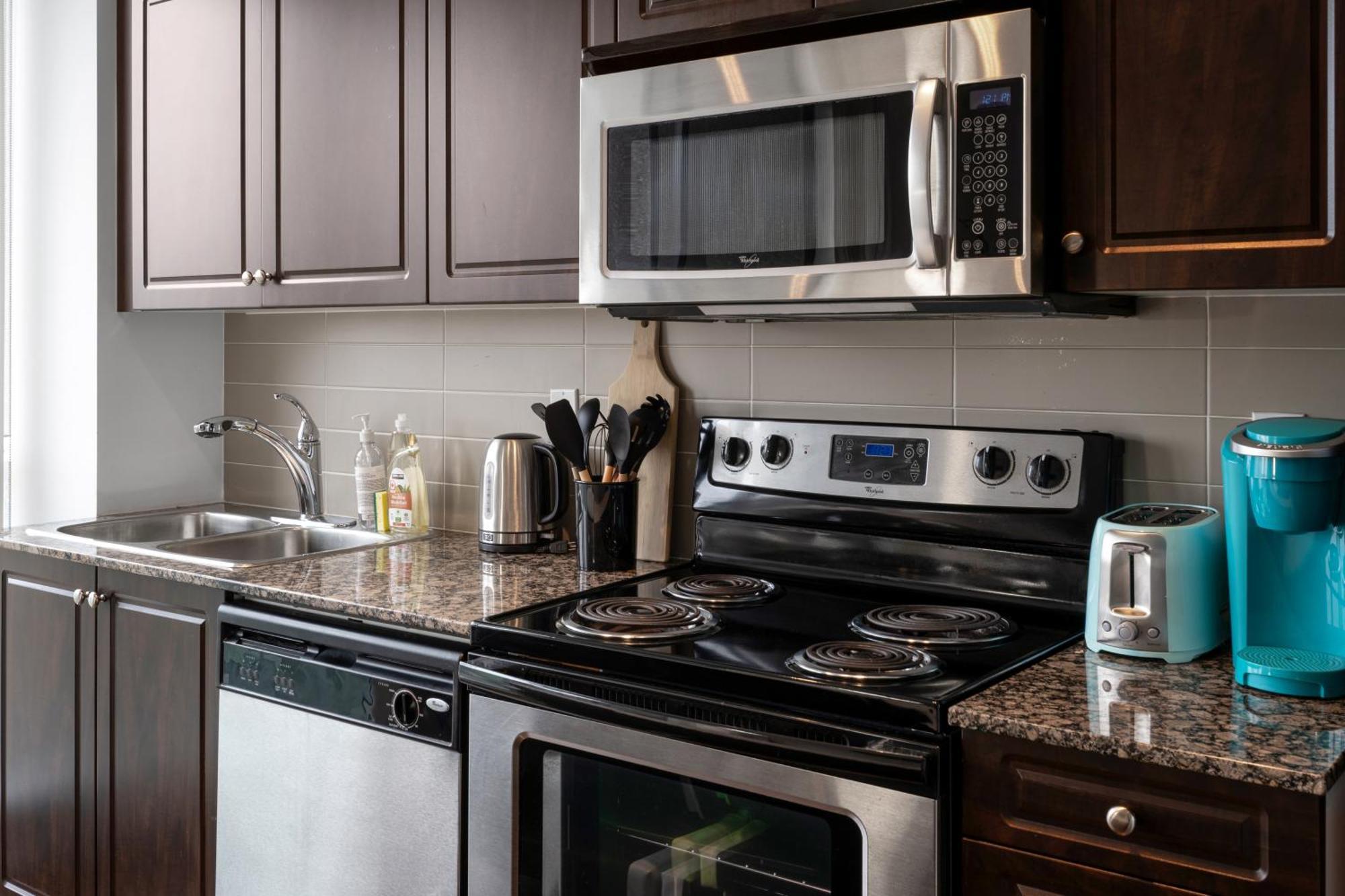 Downtown Toronto 1 Bdrm Condo With Parking And Views Exteriér fotografie