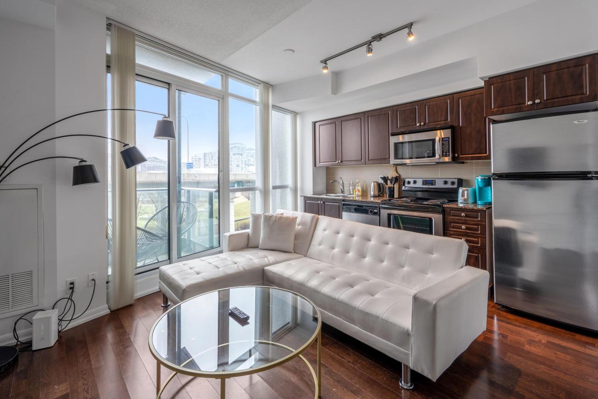 Downtown Toronto 1 Bdrm Condo With Parking And Views Exteriér fotografie